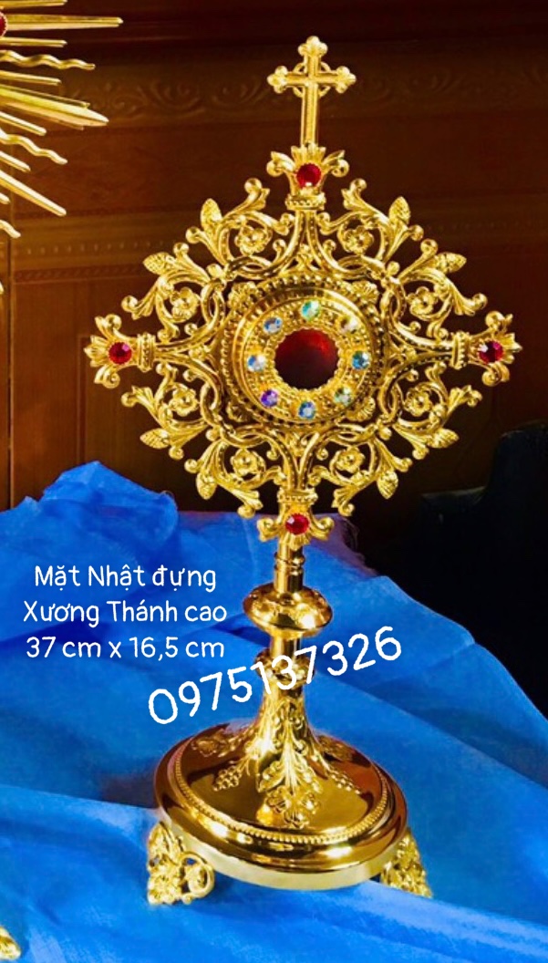 Mặt nhật đựng Xưong Thánh 37x16,5